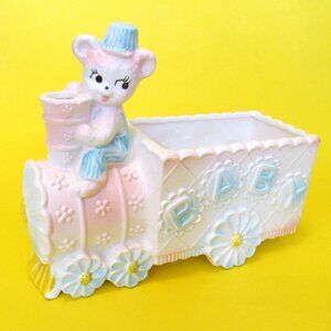 Baby room planter Bear sitting on locomotive Gender neutral colours